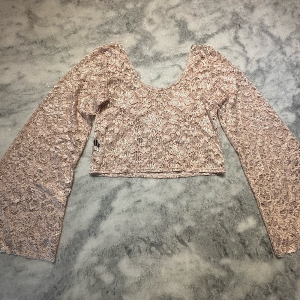 arabella blush lace crop 🤍